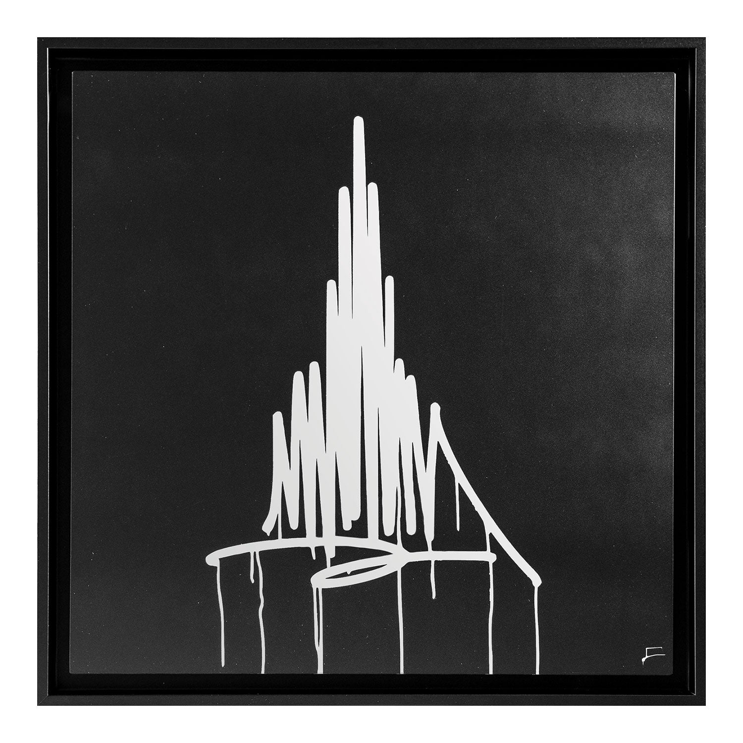 Der Ulmer Münster Designspiegel besticht durch ein schwarzes, quadratisches Design mit einer kräftigen weißen Tropfenlinie, die eine abstrakte, stachelige Form bildet, inspiriert von der Straßenkunst und erinnert an eine Schallwelle oder einen Berg. In der unteren rechten Ecke befindet sich eine kleine Signatur.