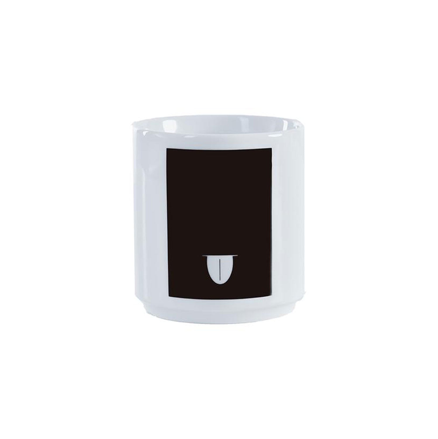Die Ulmer Wahrzeichen Tasse - „Einstein“ ist eine weiße Keramiktasse mit einem großen schwarzen Quadrat, an dessen Unterseite sich eine kleine weiße Mundillustration befindet, die auf subtile Weise die Ulmer Stadtfarben widerspiegelt.
