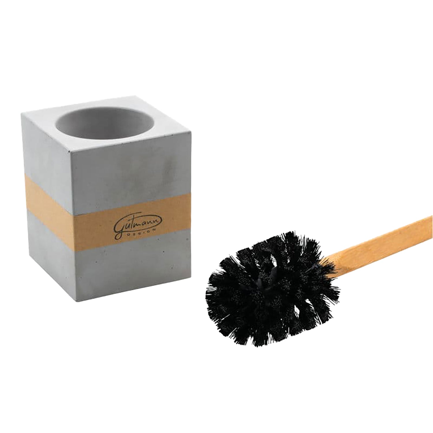 Die Klobürste aus Beton & Holz besteht aus einer Toilettenbürste mit schwarzen Borsten und einem Holzgriff und wird durch einen grauen Betonhalter ergänzt, der mit einem braunen Logoband verziert ist und modernes Design auf weißem Hintergrund zeigt.