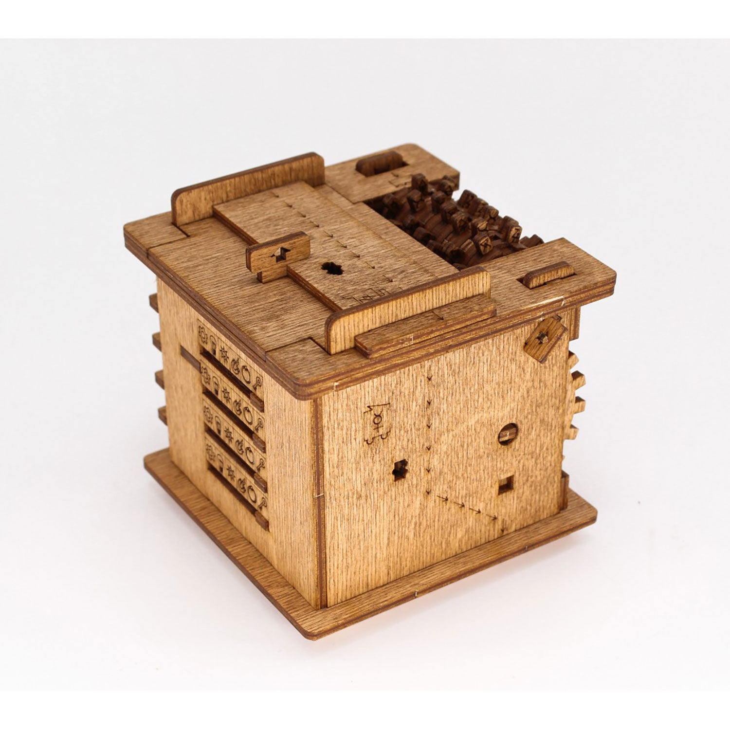 Die Rätselbox „Schrödingers Katze“ vermittelt mit ihren komplexen mechanischen Teilen und seitlichen Gravuren mit Zahnrädern und Hebeln das Gefühl eines Escape Rooms. Sie besteht aus hellbraunem Holz und besticht durch ein komplexes, ineinandergreifendes Design, das die Gehirne von Rätselfreunden auf die Probe stellt.