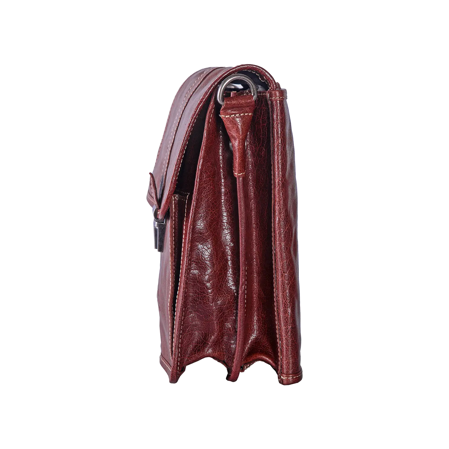 Seitenansicht der Schultertasche GALILEO, einer braunen Leder-Umhängetasche mit Schultergurt und glänzendem Finish. Das Bild unterstreicht ihre Dicke, Struktur und hochwertige Verarbeitung. Mit einem praktischen Tabletfach eignet sie sich perfekt als Leder-Umhängetasche. Der Hintergrund ist schlicht weiß.