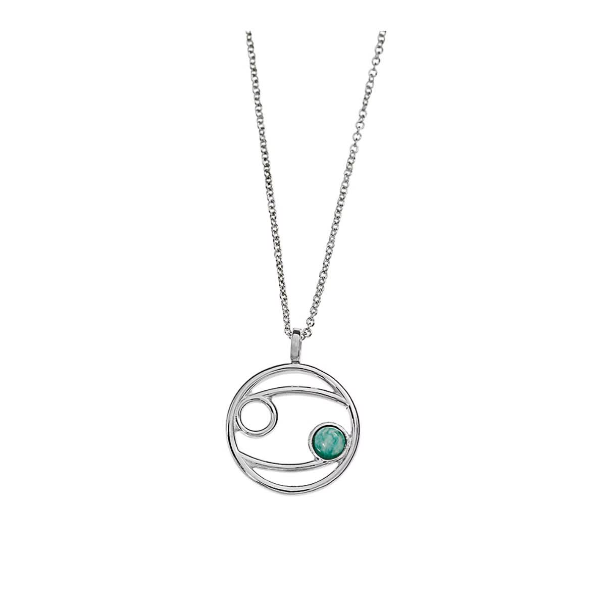 Der Kettenanhänger Sternzeichen Krebs mit Kette ist eine Halskette aus 925er Sterlingsilber mit einem runden Anhänger mit abstraktem Design. Er besteht aus einem kleinen türkisfarbenen Amazonit-Stein und einem runden Mittelelement – perfekt für alle, die einen einzigartigen Stil suchen.