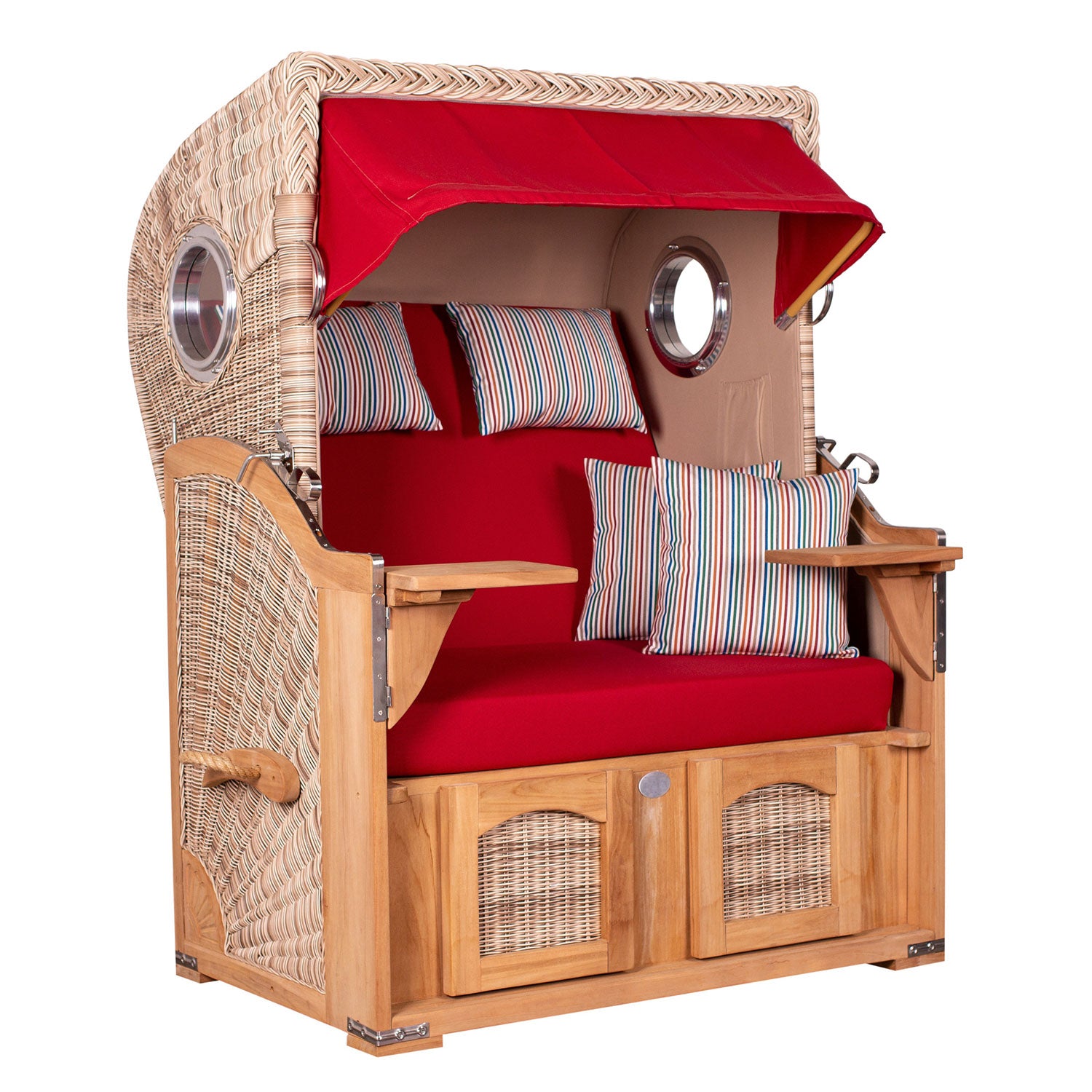 Der Strandkorb DÜNE ist ein Strandkorb aus Korbgeflecht mit rotem Sonnendach, bunt gestreiften Kissen, Armlehnen mit klappbaren Tischchen und praktischen Ablagefächern im Boden.