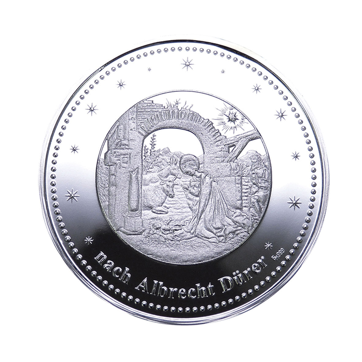 Der Ulmer Weihnachtstaler 2022 – Feinsilber ist eine exquisite silberne Sammlermünze mit einer detaillierten biblischen Szene mit einer knienden Figur und Tieren. Der mit Sternen und Punkten verzierte Rand mit der Inschrift „Nach Albrecht Dürer“ fängt die Kunstfertigkeit der Weihnachtsgrippe Albrecht Dürers ein.