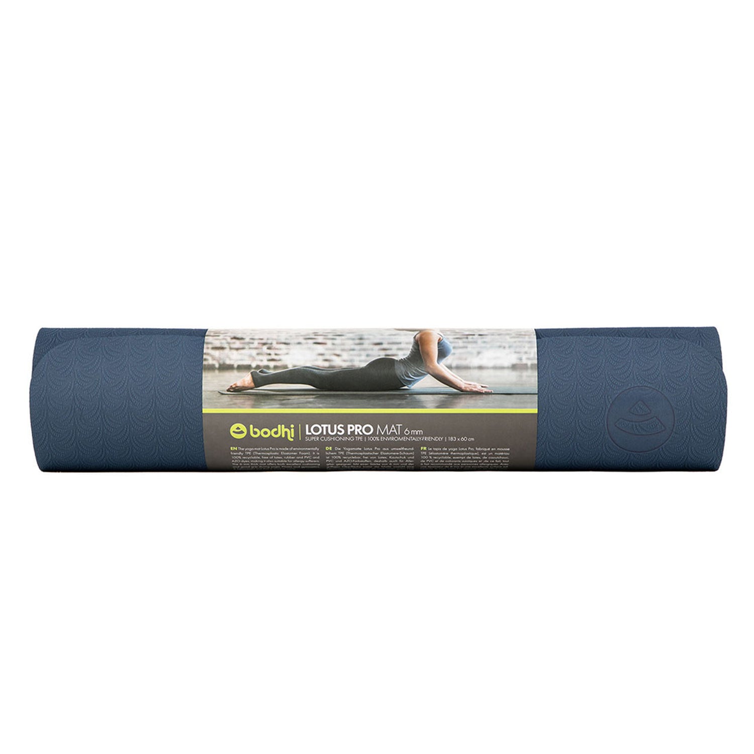 Eine gerollte blaue Yogamatte LOTUS PRO mit strukturiertem Muster aus umweltfreundlichem TPE. Das Etikett zeigt eine Frau in Sportkleidung, die sich auf der Matte dehnt, und der Markenname „bodhi“ ist elegant aufgedruckt.
