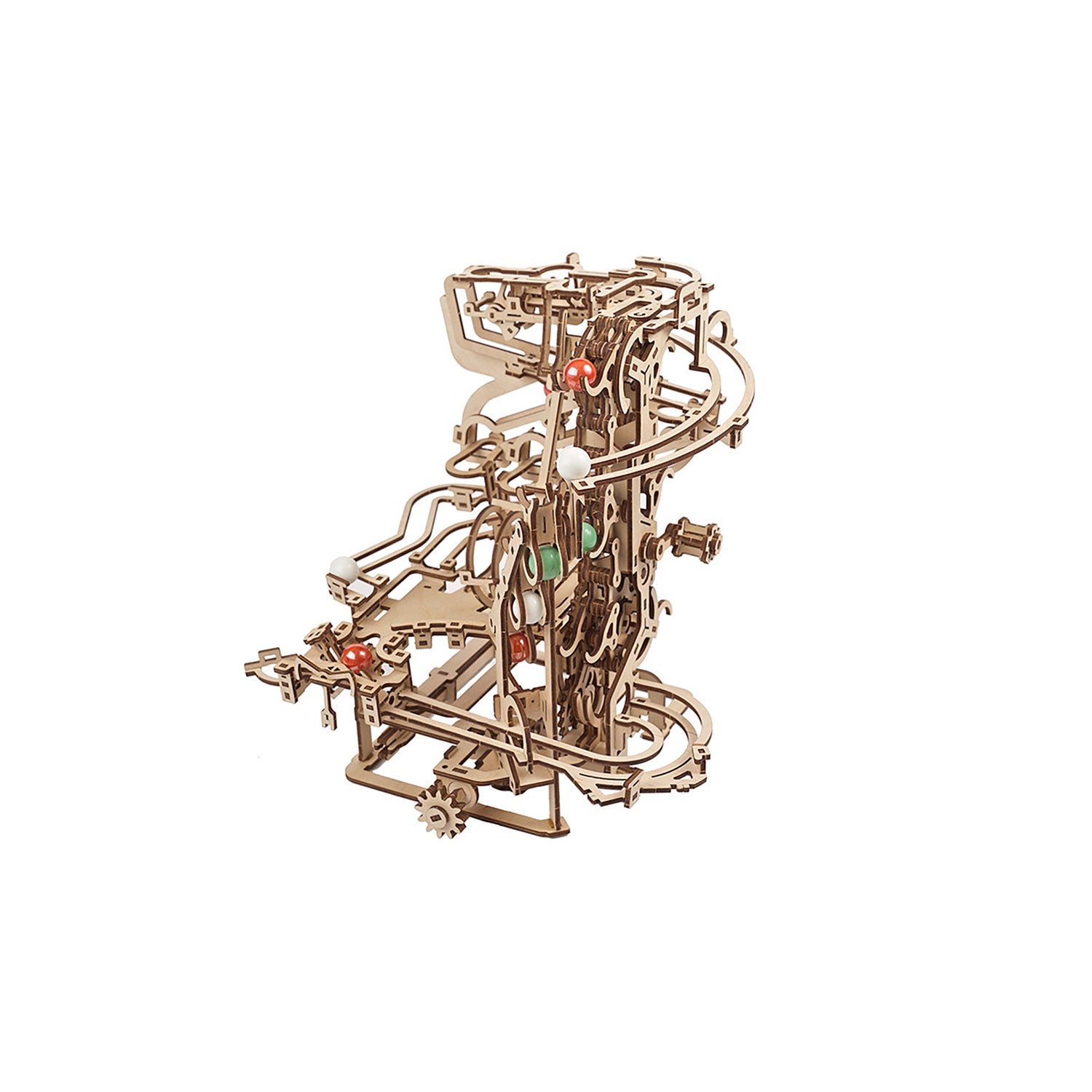 Das 3D-Holzpuzzle „Murmel-Kettenbahn“ ist eine komplexe Murmelbahn aus Holz mit komplizierten Zahnrädern und Schienen. Die Murmeln sind innerhalb der Struktur sichtbar, vor einem schlichten weißen Hintergrund, ähnlich einem YouTube-Phänomen.